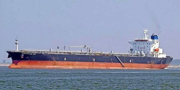 Một tàu chở dầu Hy Lạp bị cuốn vào lệnh cấm vận của Mỹ đối với Venezuela